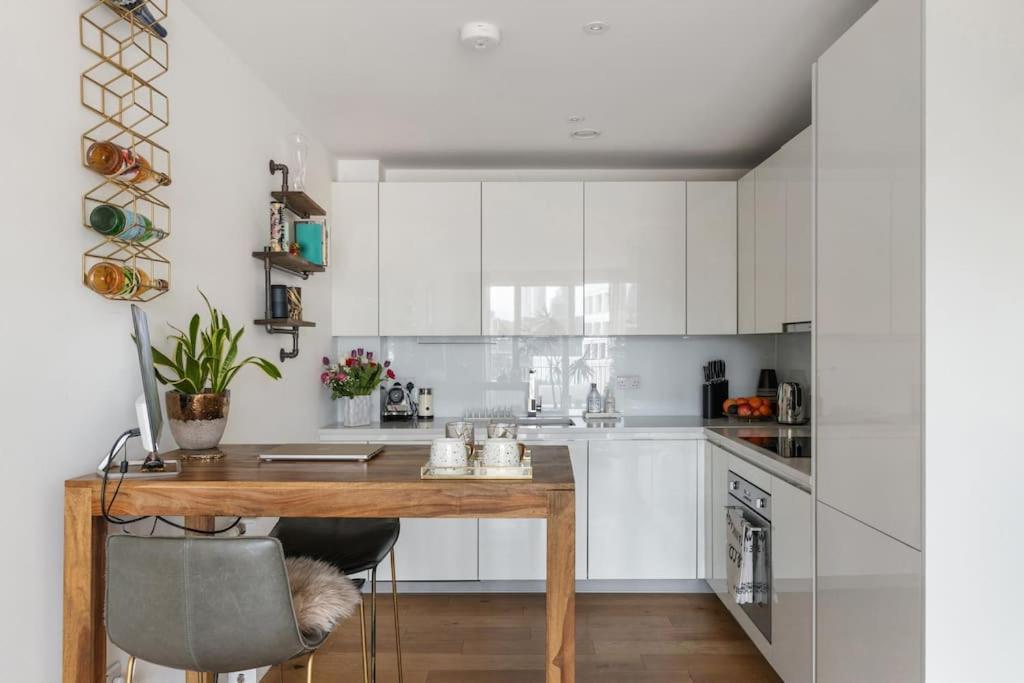 Modern New 1-bedroom Stunning Views Londra