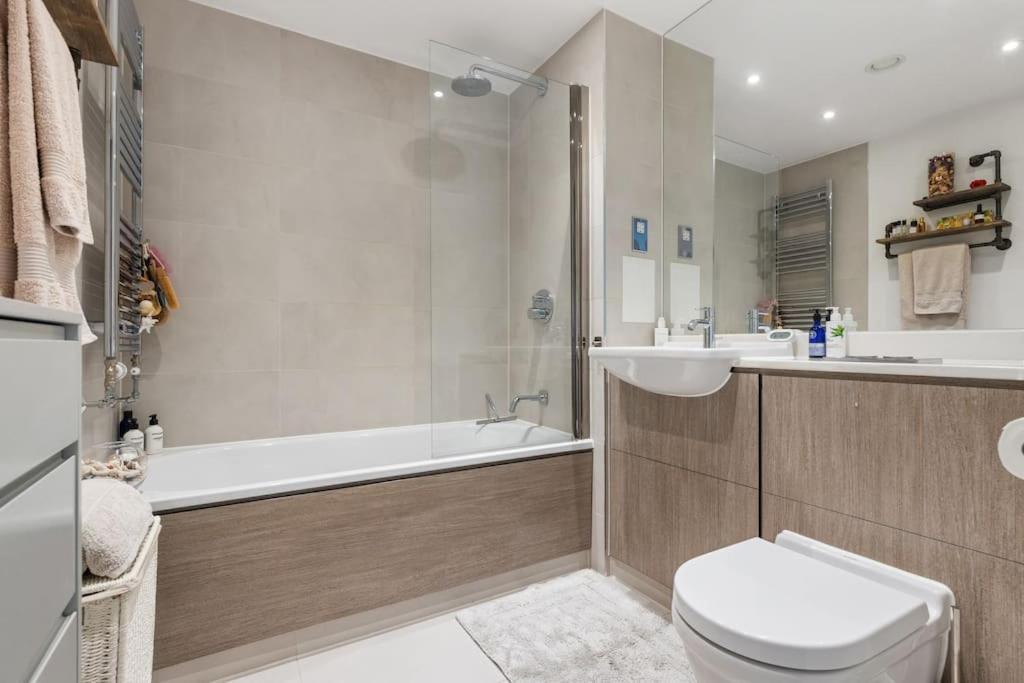 Appartamento Modern New 1-bedroom Stunning Views Londra