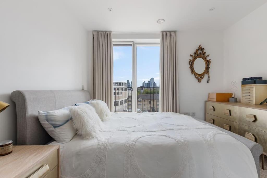 Modern New 1-bedroom Stunning Views Londra