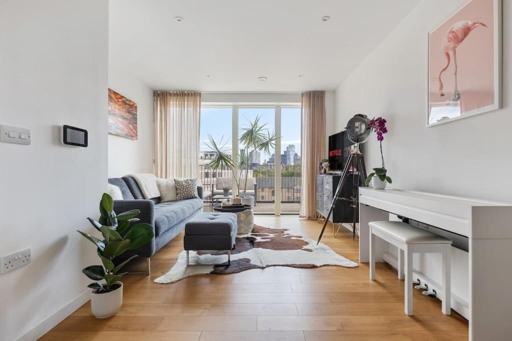 Modern New 1-bedroom Stunning Views Londra