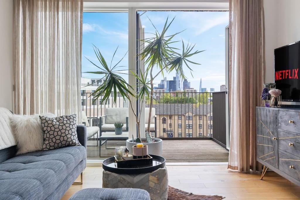 Modern New 1-bedroom Stunning Views Londra